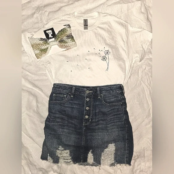 Handmade Unisex Dandelion Isaiah 40:8 T-Shirt - Picture 6 of 9